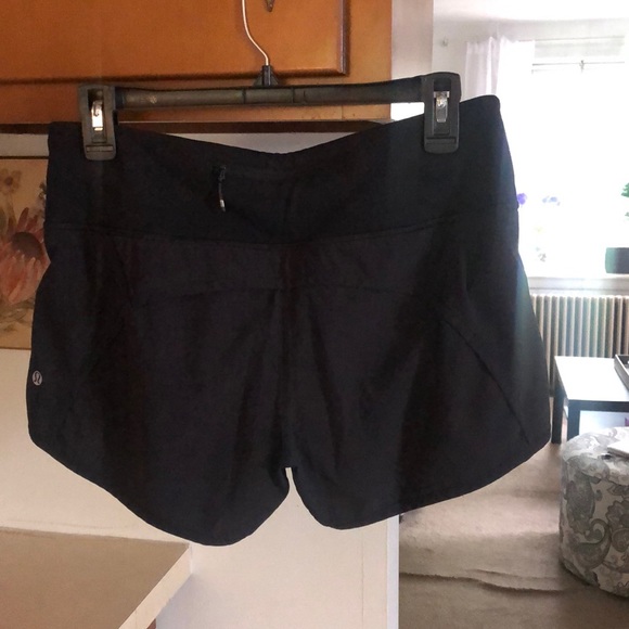 Lululemon Speed Up Shorts - Picture 3 of 6